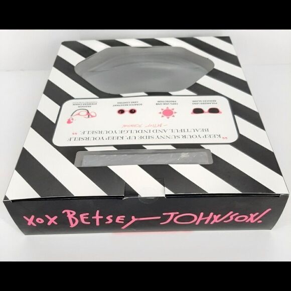 New Betsey Johnson Sunglass chain case box set New In Box - Picture 7 of 11